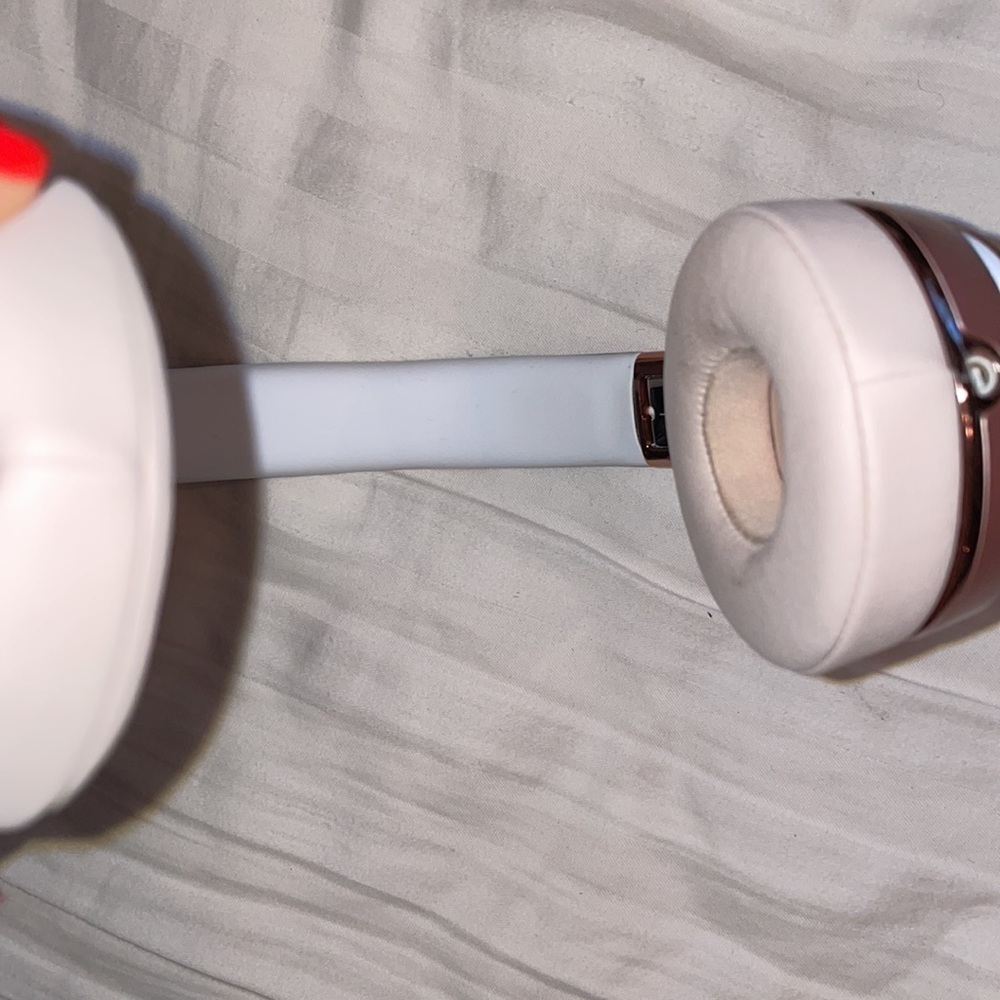Beats solo 3 wireless special edition rose gold headphones •READ DESCRIPTION• - Picture 6 of 16